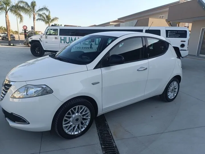 Lancia Ypsilon