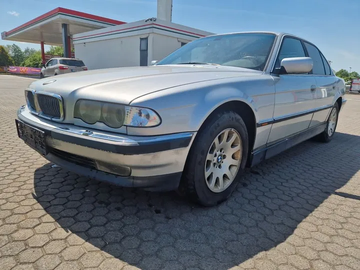 BMW 735