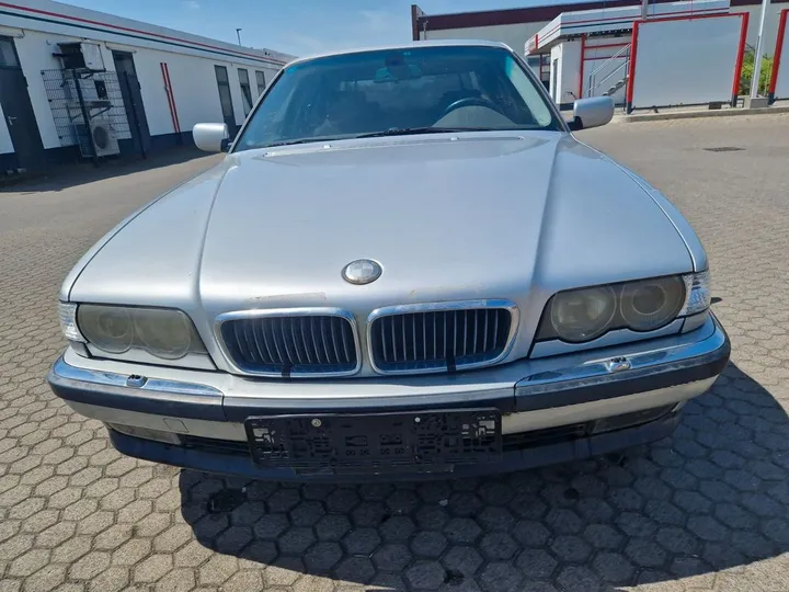 BMW 735