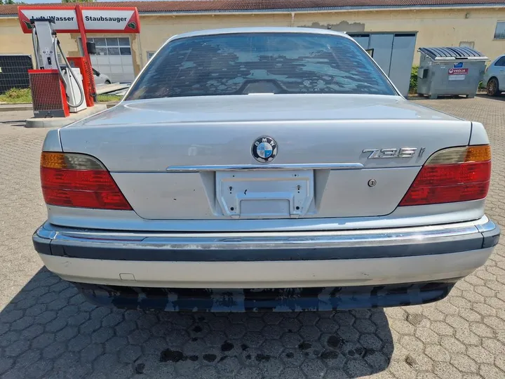 BMW 735