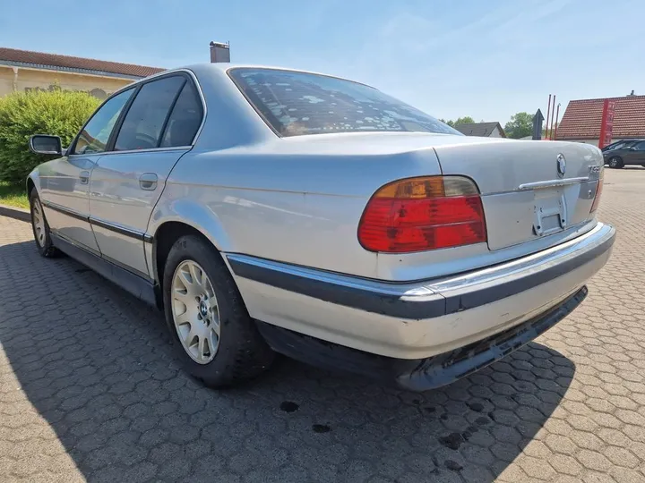 BMW 735