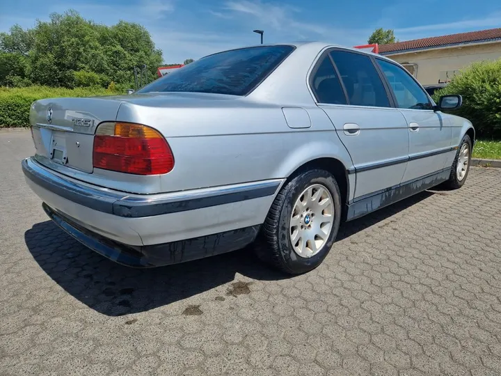 BMW 735