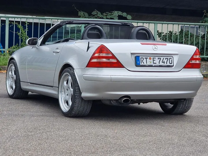 Mercedes-Benz SLK 230