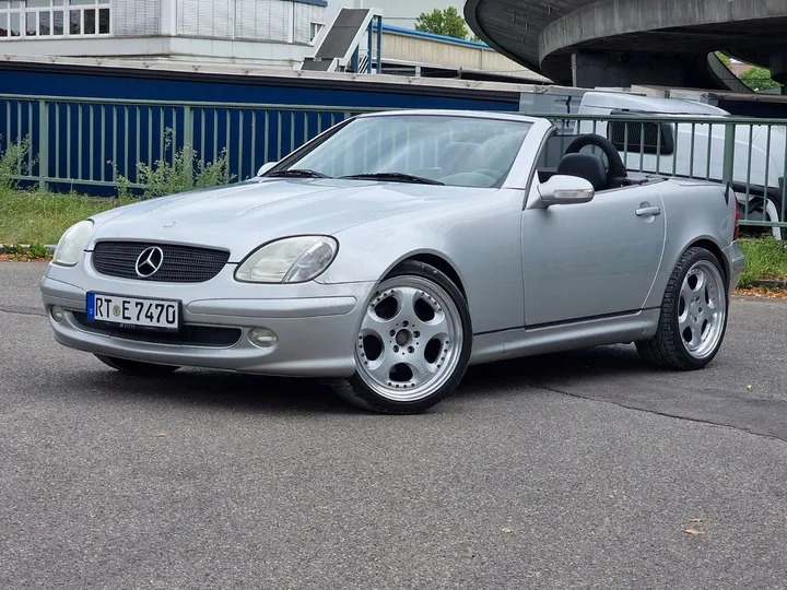 Mercedes-Benz SLK 230