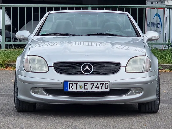 Mercedes-Benz SLK 230