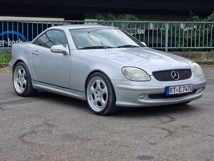 Mercedes-Benz SLK 230