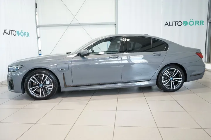 BMW 745