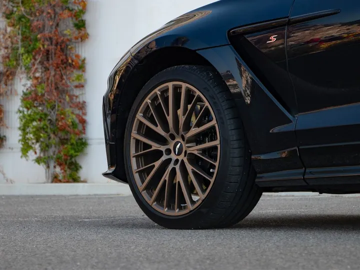 Aston Martin DBX