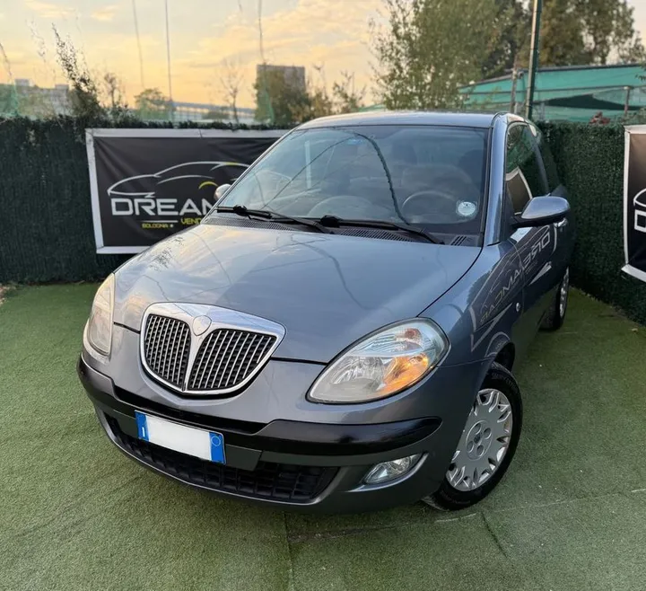 Lancia Ypsilon