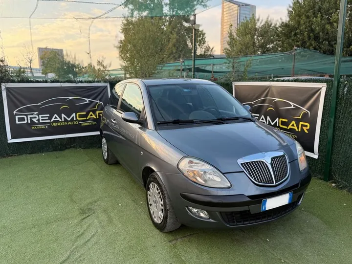 Lancia Ypsilon