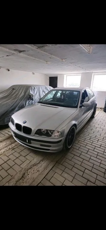 BMW 323