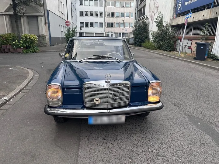 Mercedes-Benz 230