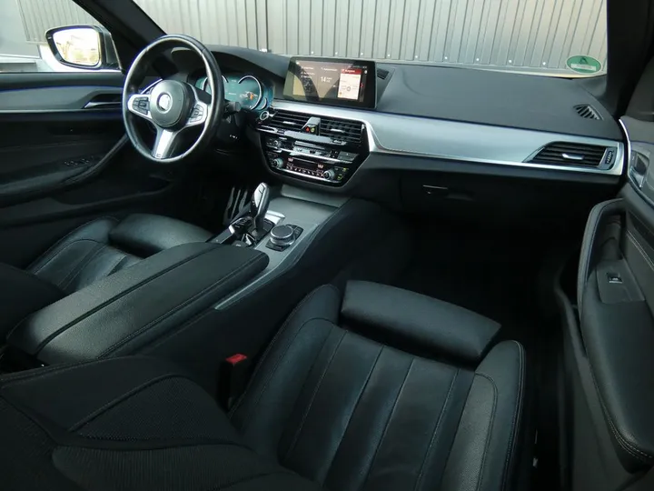BMW M550