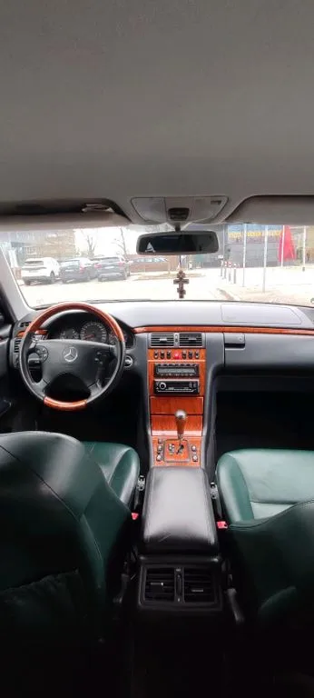 Mercedes-Benz E 320