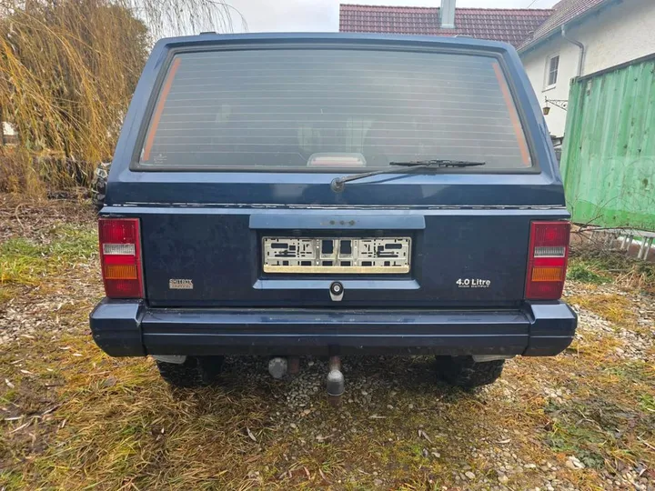 Jeep Cherokee