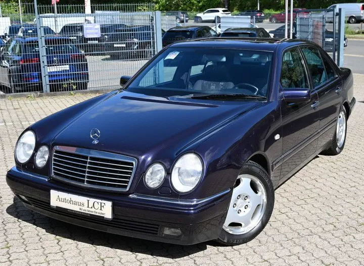Mercedes-Benz E 200