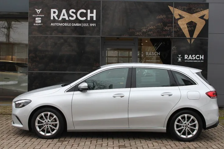 Mercedes-Benz B 180