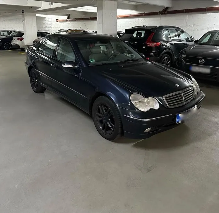 Mercedes-Benz C 240