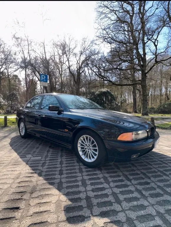 BMW 523