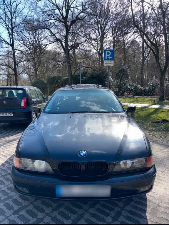 BMW 523