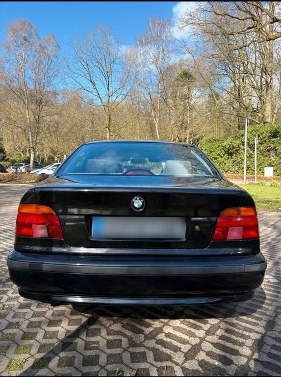 BMW 523