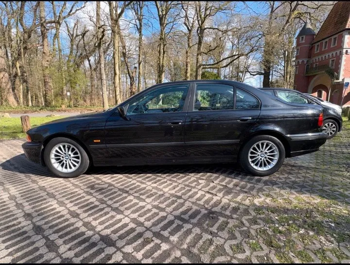 BMW 523