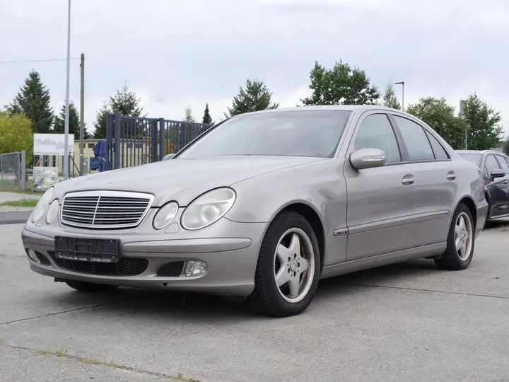 Mercedes-Benz E 220