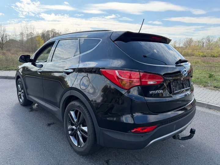 Hyundai SANTA FE