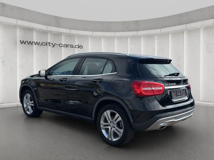 Mercedes-Benz GLA 200