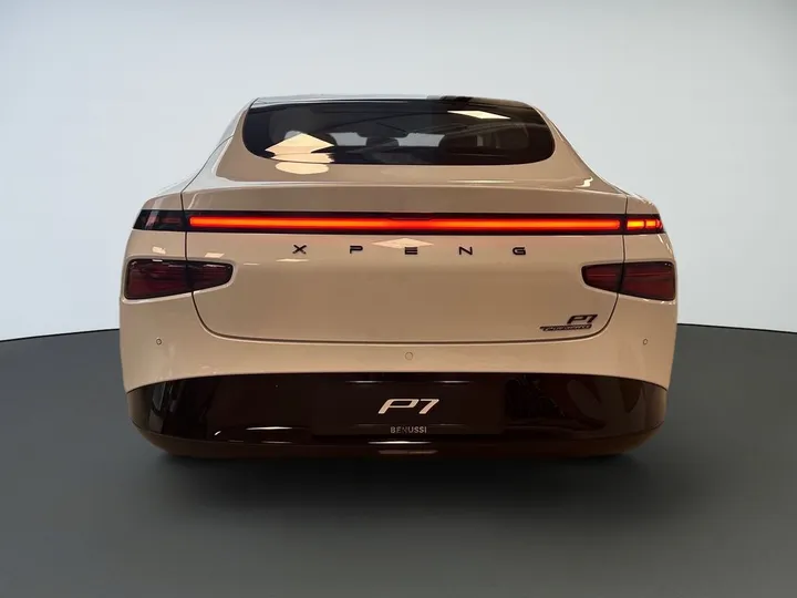 XPENG P7