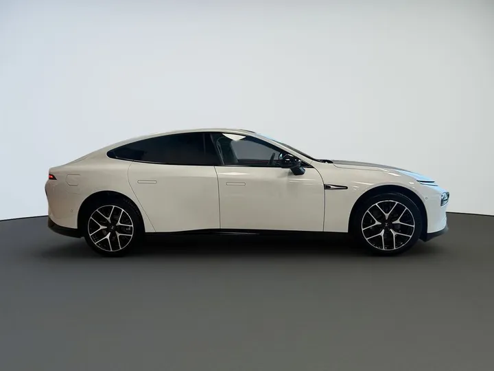 XPENG P7