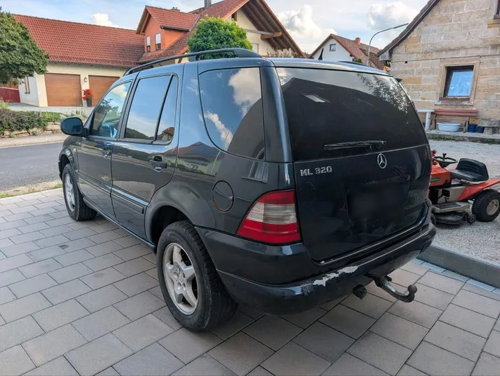 Mercedes-Benz ML 320
