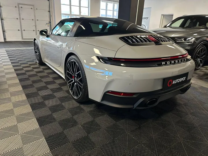 Porsche 992