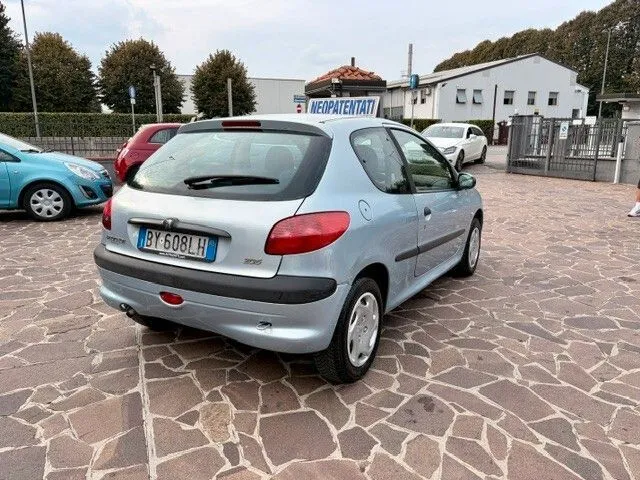 Peugeot 206
