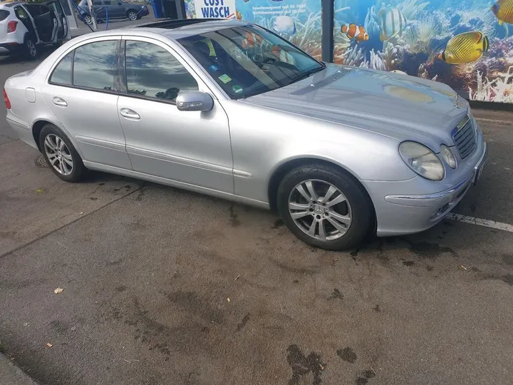Mercedes-Benz E 220