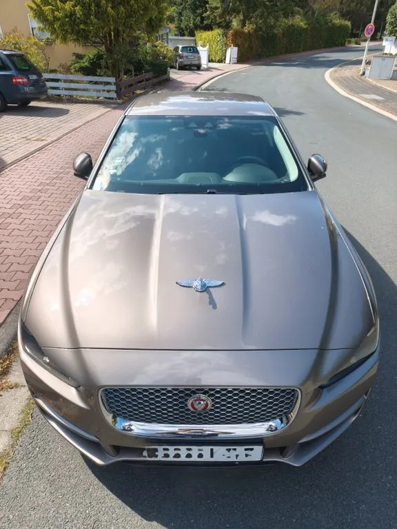 Jaguar XE