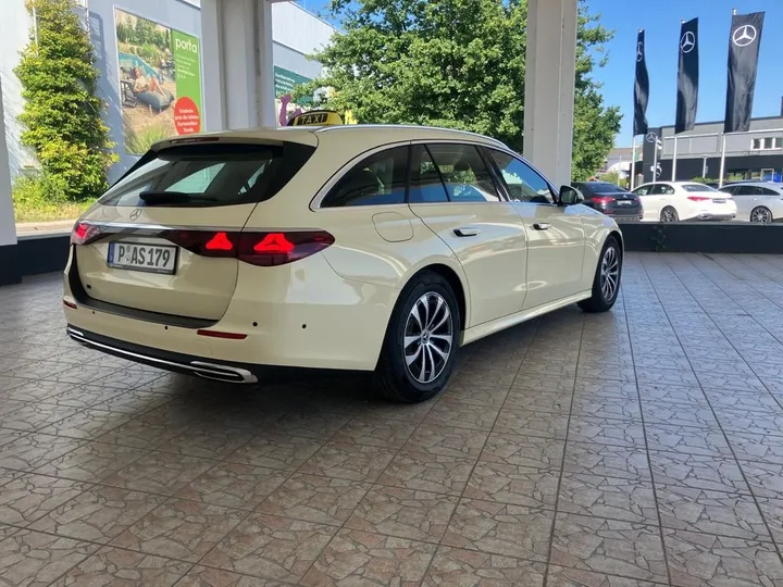 Mercedes-Benz E 200