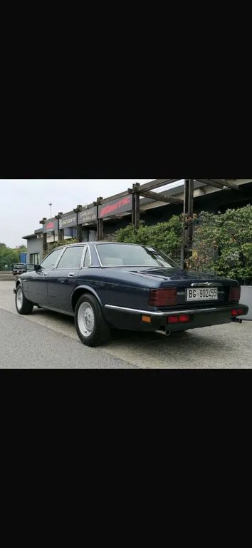 Jaguar XJ