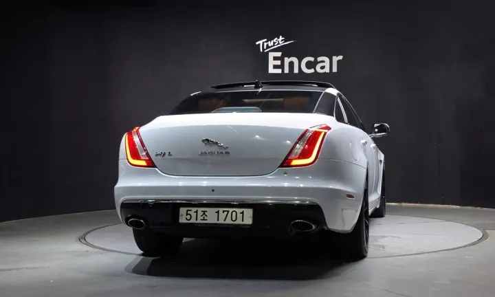 Jaguar XJ