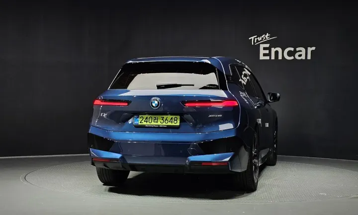 BMW iX