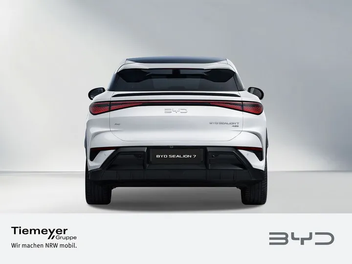 BYD SEALION 7