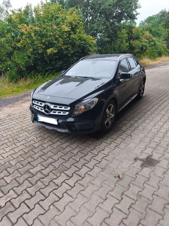 Mercedes-Benz GLA 220