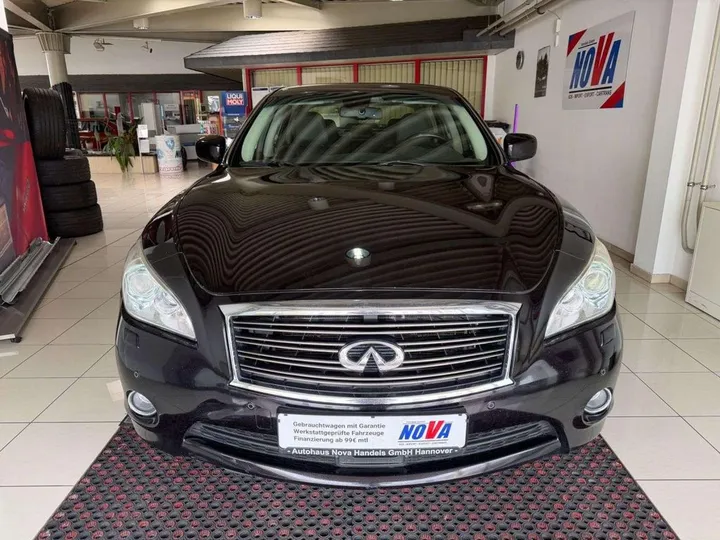Infiniti M30