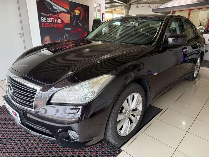 Infiniti M30