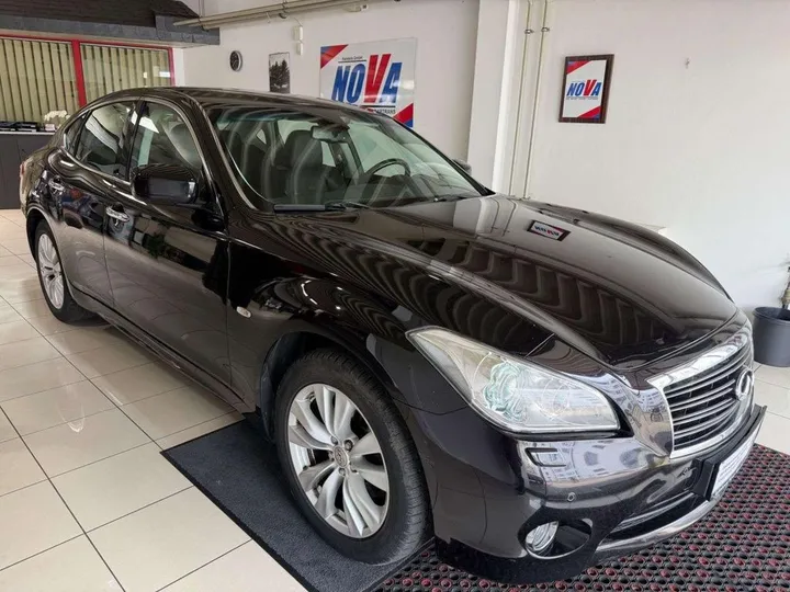 Infiniti M30
