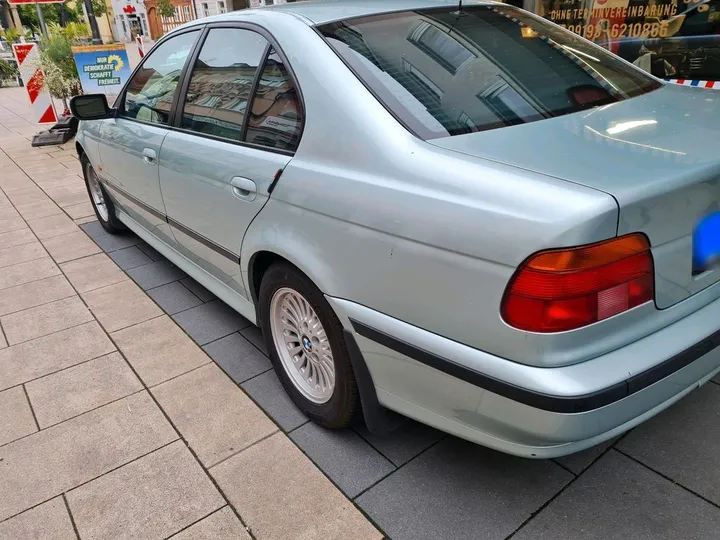 BMW 523
