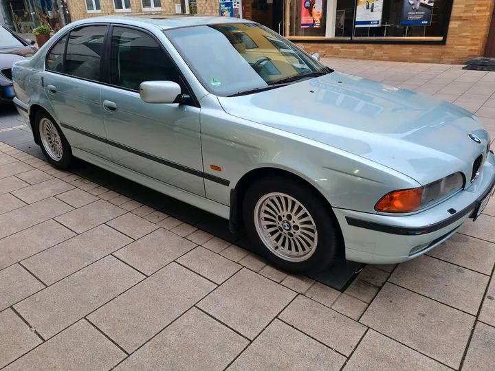 BMW 523