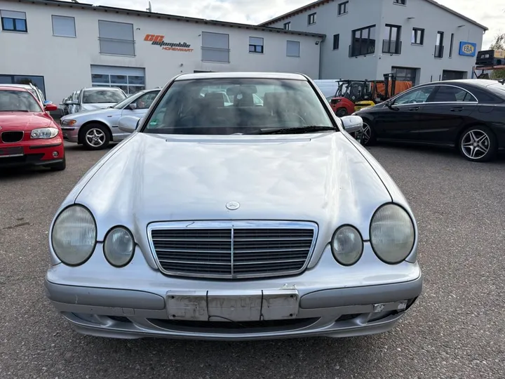 Mercedes-Benz E 200