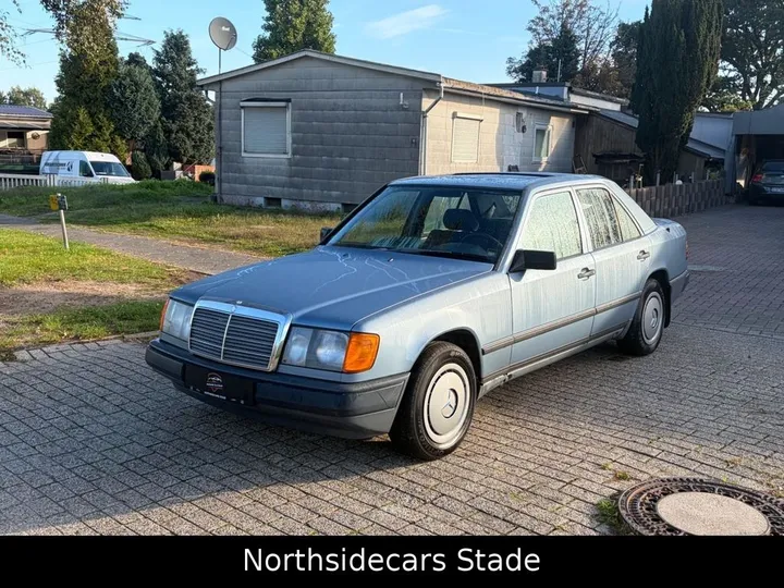 Mercedes-Benz 230