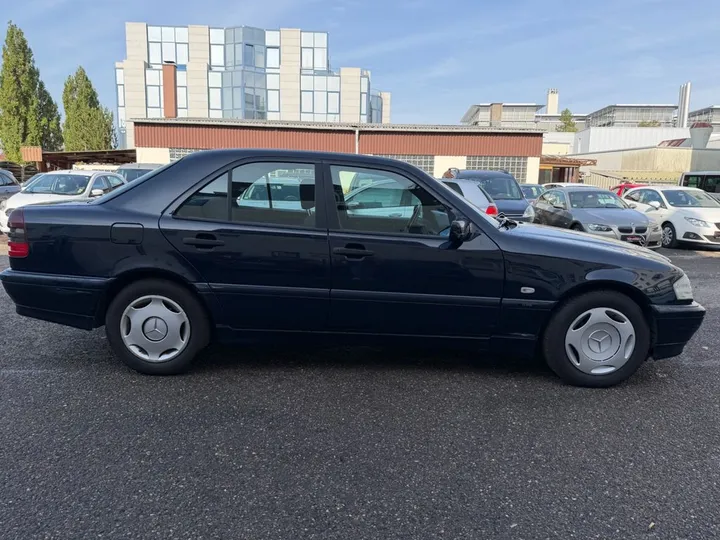Mercedes-Benz C 240